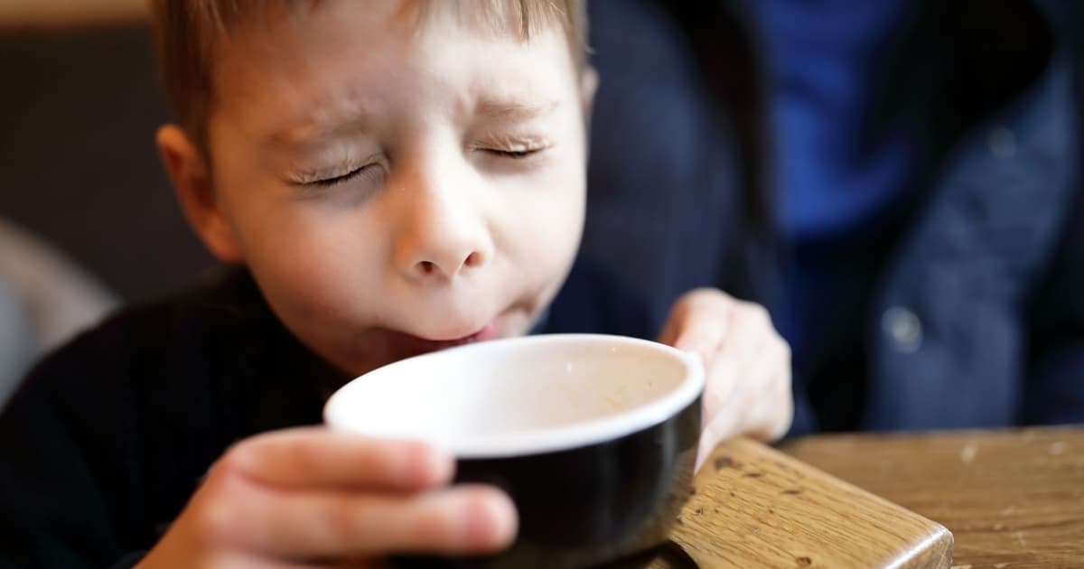Çocukların kahve tüketimi ve kafeinin etkileri hakkında bilgilendirici Fuga Coffee blog görseli
